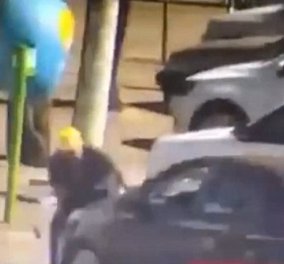  Βίντεο: Ο νεαρός του πετάει πέτρες στο αυτοκίνητο και εκείνος τον πατάει χωρίς δισταγμό  - Κυρίως Φωτογραφία - Gallery - Video