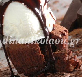 Το απόλυτο γλυκό: Σουφλέ σοκολάτας με κόκκινα φρούτα από την Ντίνα Νικολάου 