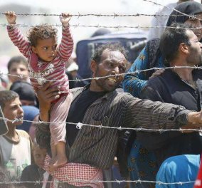 55.000 Σύροι πρόσφυγες κινούνται προς τα σύνορα της Συρίας με την Τουρκία