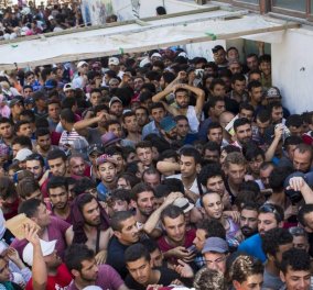 Χάος στο Ελληνικό: Οι πρόσφυγες εγκαταλείπουν το αεροδρόμιο - Έκλεισαν την παραλιακή και πάνε Ειδομένη - Κυρίως Φωτογραφία - Gallery - Video