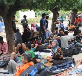 Φρίκη στην πλατεία Βικτωρίας: «Ψωνίζουν» ανήλικους πρόσφυγες για σεξ με 10 ευρώ, ψωμί με χλωρίνη, τουαλέτα επί πληρωμή - Κυρίως Φωτογραφία - Gallery - Video
