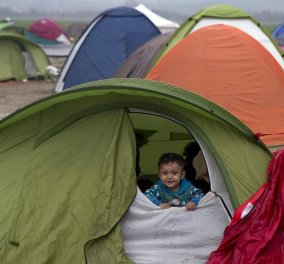 Προσφυγόπουλο 1 έτους ξεψύχησε στη Μυτιλήνη - Σπάραξε η μανούλα του που τον έφερνε μονή της 
