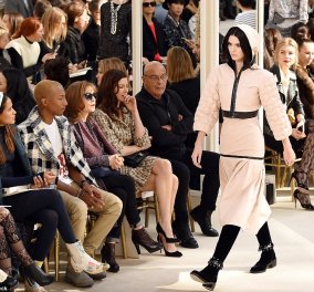 Οι νέες θεές του μόντελινγκ Kendal Jenner - Gigi Hadid στην πασαρέλα της Chanel δια χειρός του μάγου Lagerfeld  - Κυρίως Φωτογραφία - Gallery - Video