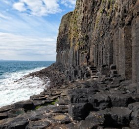 Ταξίδι στο  ιδιαίτερο νησί της Σκωτίας- Οι κολώνες που το έκαναν ιδιαίτερα γνωστό το «Staffa»
