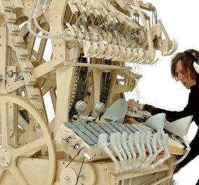 Ιδιοφυής εφευρέτης-μουσικός δημιουργεί το πιο ξεχωριστό όργανο - 2.000 μπίλιες παράγουν την πιο απίστευτη μουσική (βίντεο)