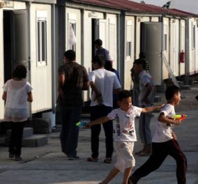 Ντροπή & αποτροπιασμός: Έριξαν γουρουνοκεφαλές σε στρατόπεδο της Σκύδρας για να μην πάνε πρόσφυγες μουσουλμάνοι - Κυρίως Φωτογραφία - Gallery - Video