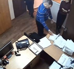 Βίντεο: Ρώσος δικηγόρος τρώει τις αποδείξεις της τροχαίας για τον μεθυσμένο πελάτη του - Κυρίως Φωτογραφία - Gallery - Video