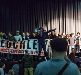 Ακροδεξιοί έσπασαν στο ξύλο θεατές σε παράσταση προσφύγων - Πέταξαν κόκκινη μπογιά στο κοινό