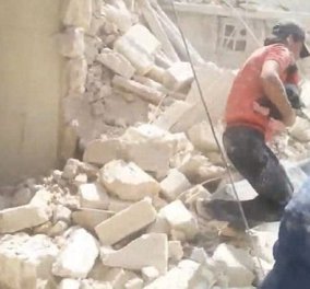 Όλα πεθαίνουν στο Χαλέπι & ξαφνικά ένα μωρό βγαίνει σώο από τα χαλάσματα - Σκληρές εικόνες   