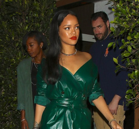 Mε ένα εκθαμβωτικό πράσινο φόρεμα η Rihanna έβγαλε την μαμά της για dinner την Ημέρα της Μητέρας  