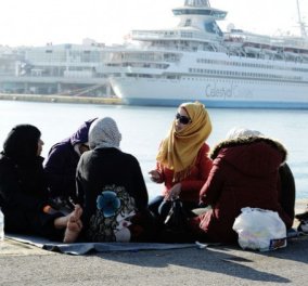 Στους 2.135 οι μετανάστες & πρόσφυγες που φιλοξενούνται στο λιμάνι του Πειραιά   - Κυρίως Φωτογραφία - Gallery - Video