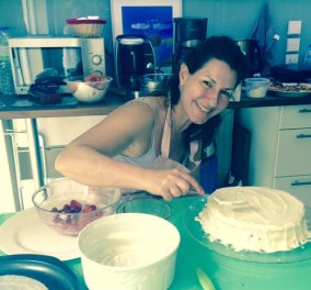 Αυτό το Σ/Κ το τερμάτισα: Έφτιαξα τούρτα και muffins με φράουλες - Σας δίνω τις συνταγές, η μία του Άκη βέβαια 