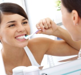 Το βούρτσισμα των δοντιών προστατεύει από τον καρκίνο; Όλα όσα έδειξε νέα έρευνα