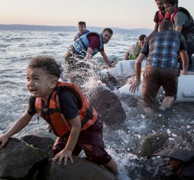 Ένταση στην Μυτιλήνη για τους μετανάστες: Κτηνοτρόφος πέταξε σακούλα με κεφάλι αρνιού στον δήμαρχο - Κυρίως Φωτογραφία - Gallery - Video