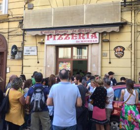 Da Michele: Η καλύτερη πίτσα στον κόσμο - ουρές απ'έξω στο μαγαζί της Νάπολης - Τζούλια Ρόμπερτς & Τζουντ Λο τακτικοί