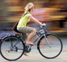 Πώς να κάψετε ακόμα περισσότερες θερμίδες κάνοντας ποδήλατο με 4 έξυπνες συμβουλές  