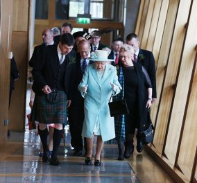 Προβληματισμένη μα αισιόδοξη η Βασίλισσα Ελισάβετ στη Σκωτία: "Ζούμε σε έναν πολύπλοκο και απαιτητικό κόσμο"