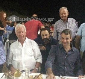 Χανιά: Κωνσταντίνος και Κυριάκος Μητσοτάκης σε παραδοσιακό τραπέζι με κρητικούς μεζέδες - Κυρίως Φωτογραφία - Gallery - Video