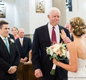Συγκινητικό βίντεο: Τη συνόδευσε ως νύφη στον γάμο της ο λήπτης της καρδιάς του πατέρα της  - Κυρίως Φωτογραφία - Gallery - Video