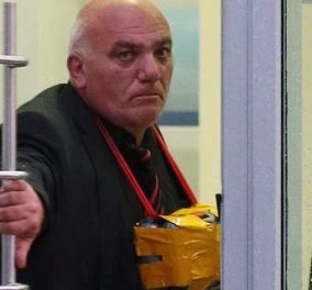 Ένοπλος ζωσμένος με εκρηκτικά κρατάει ομήρους σε τράπεζα στην Μόσχα   