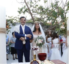 Ο παραδοσιακός Κρητικός γάμος της Μαρίας Τσομπανάκη (φωτό) - Την "παρέδωσε" ο γιός της Ορφέας Αυγουστίδης - Κυρίως Φωτογραφία - Gallery - Video