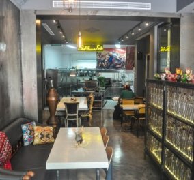 Pantera Negra: Το εστιατόριο στην Πλάκα που σερβίρει γάλα μαύρου πάνθηρα & έχει σεφ σαμουράϊ