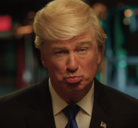 Βίντεο: Ο Άλεκ Μπόλντουιν στο «Saturday Night Live» σε ρόλο Ντόναλντ Τραμπ