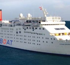 Στο λιμάνι του Πειραιά το "Πλοίο της Ειρήνης": Οι επιζώντες της Χιροσίμα & του Ναγκασάκι μεταφέρουν ένα παγκόσμιο μήνυμα κατά των πυρηνικών 