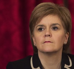 Συγκινητικό: Η πρωθυπουργός της Σκωτίας αποκάλυψε ότι απέβαλε - Η απάντησή της στα σχόλια ότι είναι άτεκνη