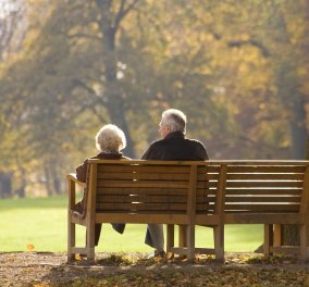 Έρευνα ΔιαΝΕΟσις: Η χώρα γερνάει - Κινδυνεύει να έχει γεμίσει με μεσήλικες & γέροντες ως το 2050