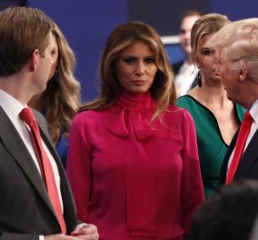 Μελάνια Τραμπ: Όταν το πουκάμισο 1.100 δολ. λέγεται «Pussy-bow» & το φοράει η υποψήφια Πρώτη Κυρία των ΗΠΑ  