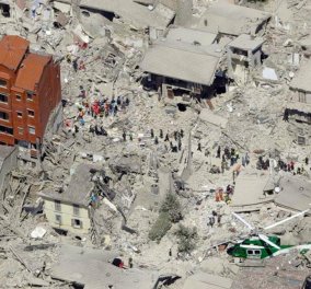Κατέρρευσε το 4όροφο κόκκινο κτίριο - σύμβολο των θυμάτων του σεισμού στο Αματρίτσε 