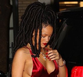 Rihanna - Η κόκκινη «Τζέσικα Ράμπιτ»: Με μαλλιά ράστα & γυαλιστερό μάξι σατέν φόρεμα του… έδωσε και κατάλαβε!