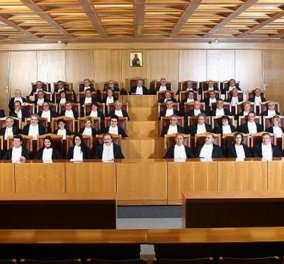 Σκληρή απάντηση των δικαστών στην κυβέρνηση: «Κρίνουμε με βάση το Σύνταγμα»