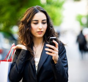 Έρευνα: Οι γυναίκες αφιερώνουν όλο και περισσότερο χρόνο στο κινητό τους παρά στον άντρα τους  - Κυρίως Φωτογραφία - Gallery - Video