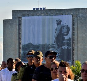 Η Κούβα πενθεί για τον Φιντέλ Κάστρο (φωτό) - Ποιοι ηγέτες θα παραστούν απόψε στην αποχαιρετιστήρια τελετή 