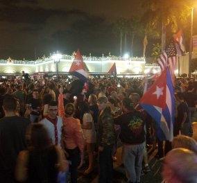 Οι Κουβανοί της "Μικρής Αβάνας" στο Μαϊάμι βγήκαν στους δρόμους να πανηγυρίσουν τον θάνατο του Φιντέλ Κάστρο! (βίντεο)