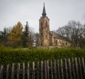 Αυτή η  εκκλησία στην Τσεχία "κρύβει" μέσα της τον πιο παράξενο και απόκοσμο διάκοσμο 