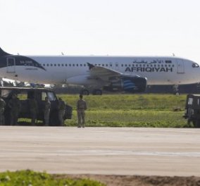 Υποστηρικτής του Καντάφι δήλωσε αεροπειρατής του αεροσκάφους στη Μάλτα- Ένα βρέφος βρίσκεται ανάμεσα στους επιβάτες  - Κυρίως Φωτογραφία - Gallery - Video