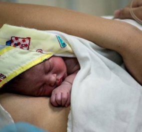 Κολομβιανή γιαγιά επέστρεψε το νεογέννητο εγγόνι της στο μαιευτήριο: "Είναι πολύ άσχημο", έλεγε 