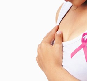 Βρετανή εντόπισε έγκαιρα ένα διακριτικό σημάδι του καρκίνου του μαστού, χάρη σε μια φωτογραφία στο Fb  - Κυρίως Φωτογραφία - Gallery - Video