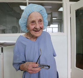 Top woman η Ρωσίδα 89 ετών Χειρουργός: Κάνει 4 χειρουργεία την ημέρα και συνεχίζει - Φώτο   - Κυρίως Φωτογραφία - Gallery - Video