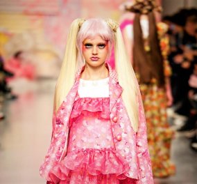 Ροζ παντού! Σχεδιάστρια μόδας έδειξε ολόκληρη συλλογή για ενήλικες Hello Kitty- Vamos κορίτσια... 