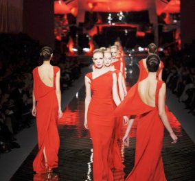 Vintage pics: Όταν ο Valentino έντυνε τα μοντέλα μόνο με κόκκινο της φωτιάς - 35 ανεπανάληπτα φουστάνια 