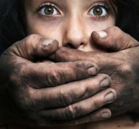 13 Ινδοί βίασαν δύο κοπέλες 13 & 15 ετών ενώ υποχρέωσαν τον πατέρα τους να βλέπει 