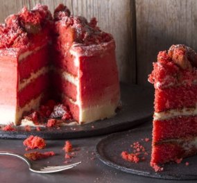Αυτή είναι η τέλεια συνταγή για το απόλυτο Red Velvet Cake: Το έφτιαξε ο Άκης Πετρετζίκης - Κυρίως Φωτογραφία - Gallery - Video