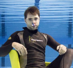 Παγκόσμιο ρεκόρ: Δείτε τον Γάλλο που κολύμπησε με μια αναπνοή κάτω από πάγο 175 μέτρα -Φώτο & Βίντεο