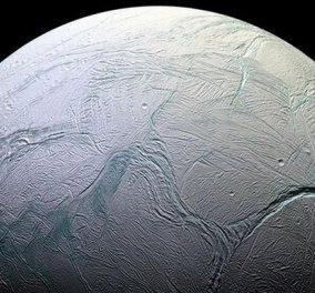 NASA: Υπάρχει εξωγήινη ζωή σε δορυφόρο του Κρόνου- Πως φαίνεται στο ηλιακό μας σύστημα/ Φώτο & Βίντεο