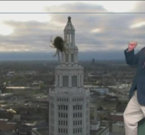 Βίντεο: Δελτίο καιρού με guest star μια αράχνη -Πως αντέδρασε ο μετεωρολόγος! - Κυρίως Φωτογραφία - Gallery - Video