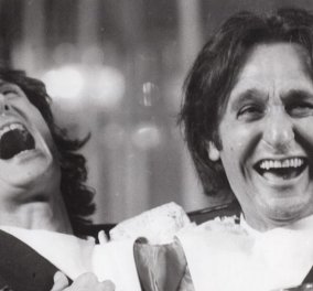 Σωτήρης Μουστάκας και Στάθης Ψάλτης αγκαλιά γελάνε με την καρδιά τους - Ποιος ανέβασε την συγκινητική φωτογραφία - Κυρίως Φωτογραφία - Gallery - Video